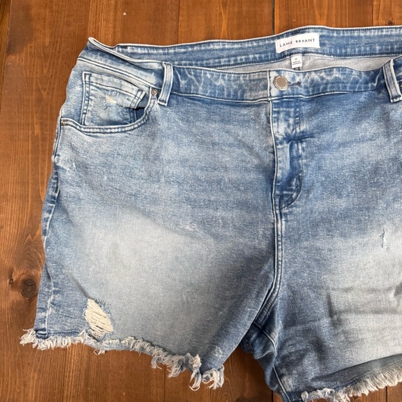 Lane Bryant Light Wash Distressed Denim Jean Shorts - Picture 3 of 8